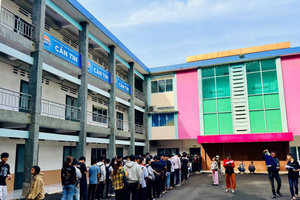 Một trường cao đẳng phát thông báo khẩn đến toàn bộ sinh viên