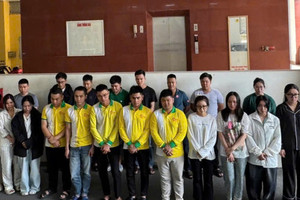 150 cán bộ, chiến sĩ khám xét khẩn cấp 9 cơ sở kinh doanh, cửa hàng: Bắt Giám đốc Trần Văn Công 35 tuổi, thu giữ 2 ô tô, gần 300 điện thoại, máy tính