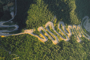 Người dân xẻ núi, trải nhựa làm nên con đèo dài 2,5km, dựng đứng 15 tầng 'đáng sợ nhất Việt Nam'