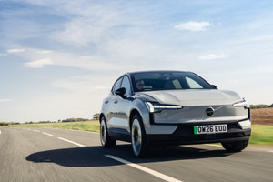 Volvo tăng tốc trong cuộc đua xe tự lái