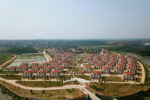 Doanh nhân sinh năm 1962 chi hơn 770 tỷ đồng xây 258 căn biệt thự, trạm y tế, nhà văn hóa... tặng miễn phí dân làng tại quê nhà