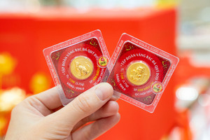 Giá vàng hôm nay (24/10): Trong nước tiếp tục giảm, thế giới thủng mốc quan trọng