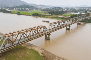 Cây cầu thay thế cây cầu duy nhất ở Việt Nam có đường sắt chung đường bộ sắp đi vào hoạt động