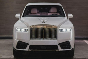 Bên trong chiếc Rolls-Royce Cullinan màu hồng độc bản dành riêng cho giới nhà giàu tại thành phố ma thuật