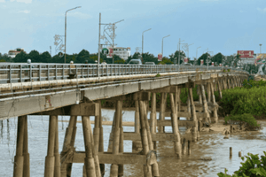 Giá nhân công xây dựng lên đến 1 triệu đồng/ngày, doanh nghiệp trả lương trước 3 tháng để giữ người