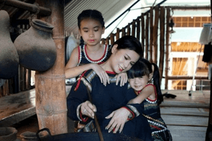 Diện mạo của 2 ái nữ nhà ông Đặng Lê Nguyên Vũ: Phong cách chuẩn tiểu thư đài các, thừa hưởng phong cách độc đáo, được nhận cấp dưỡng hàng tỷ đồng từ cha