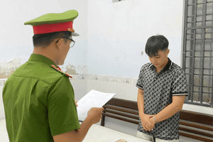 Khởi tố nam thanh niên 17 tuổi lấy trộm 133 triệu đồng trong ô tô đỗ ven đường