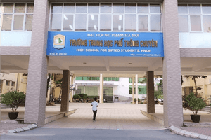 Ngôi trường chuyên đào tạo hơn 10.000 nhân tài, có hơn 800 cựu học sinh là Tiến sĩ, sở hữu gần 100 huy chương Olympic quốc tế