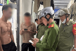 Huy động 205 chiến sĩ công an lúc 4h sáng, kiểm tra khẩn 21 nhà cho thuê, 4 quán bar, 2 quán internet, test nhanh 112 người có liên quan