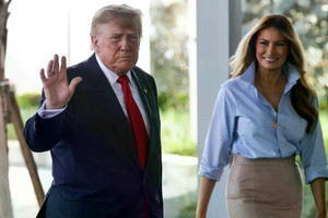Tổng thống Mỹ Trump và Phu nhân Melania đi bỏ phiếu sớm
