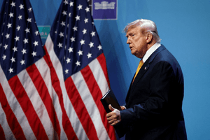 Ông Trump phát tín hiệu tái chiến với Iran: 10.000 quân cùng tàu sân bay được điều động, Tehran chuẩn bị đáp trả?