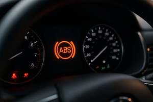 Đèn ABS báo lỗi, ô tô có thể bị trượt đăng kiểm