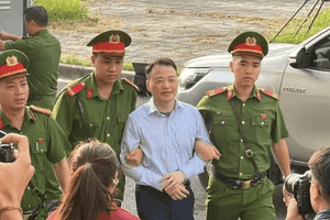 Thu giữ khối tài sản trị giá 900 tỷ gồm 597 cây vàng, 18 bất động sản, 2 xe ô tô sang... của doanh nhân Nguyễn Hòa Bình