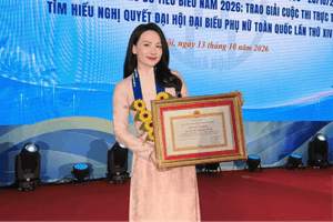 Nữ diễn viên phim giờ vàng nhận danh hiệu Phụ nữ Thủ đô tiêu biểu năm 2026, lọt mắt xanh đạo diễn Pháp, góp mặt trong vở kịch nổi tiếng tại Paris