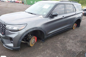Ford phát triển công nghệ ô tô biết nhận diện hành vi đáng ngờ và tự đổi chỗ đỗ để thoát cảnh mất trộm phụ tùng xe