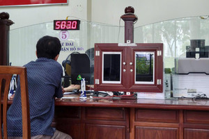Nộp 500 triệu đồng lệ phí trước bạ rồi bị thu hồi sổ đỏ: Người dân kiện lại cơ quan thuế và thắng kiện