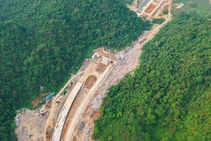Trước Tết Nguyên đán 2027, cao tốc miền núi dài 62km với hầm xuyên núi phức tạp sẽ thông xe