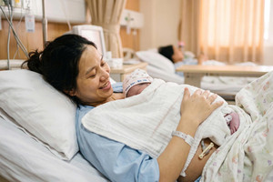 Chính thức áp dụng: Phụ nữ tại Hà Nội sinh đủ 2 con trước độ tuổi này sẽ được nhận hỗ trợ 4.000.000 đồng, điều kiện là gì?