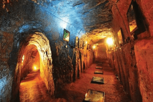 Việt Nam có ngôi làng ngầm 3 tầng nằm sâu 23m dưới lòng đất, từng là nơi chào đời của 17 em bé