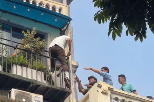 Cháy nhà 4 tầng trên phố Tràng Tiền, Hà Nội