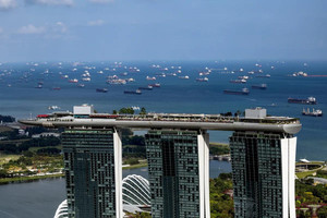 Nghịch lý Singapore: Giàu có bậc nhất thế giới nhưng vận mệnh có thể nằm trong tay 'hàng xóm'