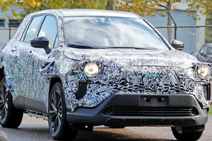 SUV điện mới của Toyota xuất hiện, có nét giống Corolla Cross