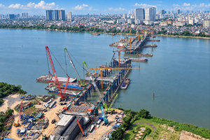 Siêu cầu vượt sông Hồng hơn 16.000 tỷ nối khu phố cổ với Long Biên đạt cột mốc mới, 28 mũi thi công trên công trường