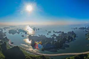 Cung đường ven biển đẹp bậc nhất Việt Nam: Sở hữu hệ thống hầm xuyên núi độc đáo, ôm hai vịnh nổi tiếng