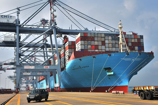 VN-Index tăng sớm, nhóm cổ phiếu vận tải biển kéo thị trường đi lên