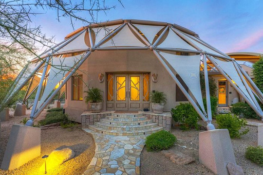 Lần đầu tiên có một khu nhà mái vòm trên sa mạc ở Scottsdale giá hàng triệu đô 