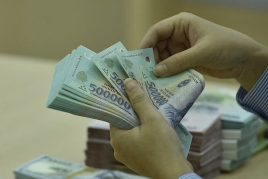 Thấy gì từ việc ngân hàng rục rịch tăng lãi suất tiền gửi?