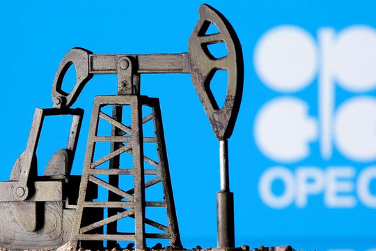 Giá xăng dầu hôm nay 8/1: Giá dầu giảm nhưng đạt mức tăng 5% cả tuần
