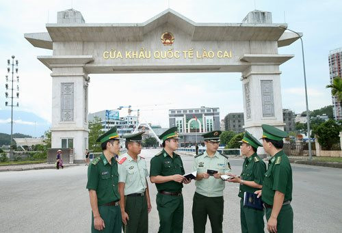 Cận Tết, hơn 600 xe nông sản vẫn "tắc đường" tại Lào Cai