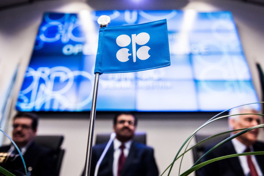 OPEC tiếp tục giảm dự báo nhu cầu dầu thế giới, giá dầu hồi mạnh
