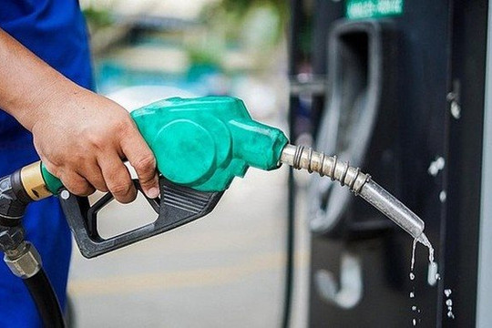 Giá xăng trong nước tiếp tục tăng mạnh vào ngày mai?
