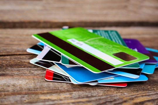 Thẻ ngân hàng không dùng trong bao lâu thì bị khoá?