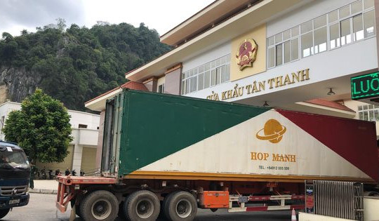 Gần 2.300 container nông sản ùn tắc tại Lạng Sơn