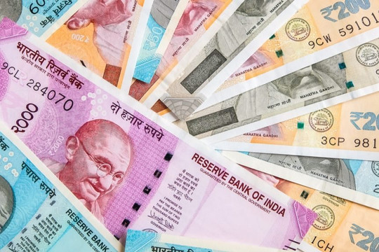 Đồng Rupee của Ấn Độ mất giá kỷ lục do khủng hoảng giá dầu