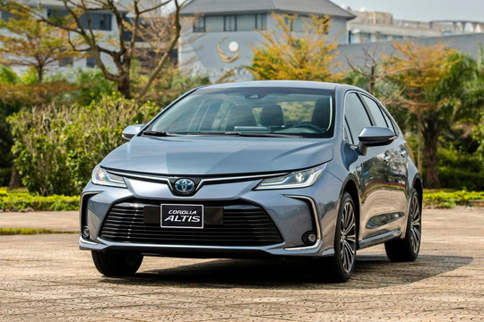 Toyota Corolla Altis 2022 về Việt Nam với giá 719 triệu đồng