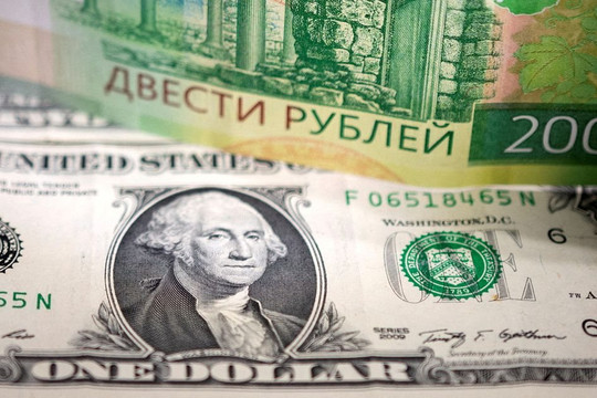 Đồng nội tệ mất giá, Nga lên kế hoạch thay đổi cách tính tỷ giá hối đoán