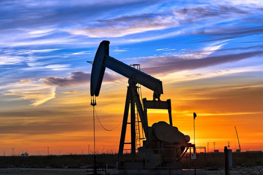 EIA: Giá dầu sẽ duy trì trên mức 100 USD/thùng trong nhiều tháng tới
