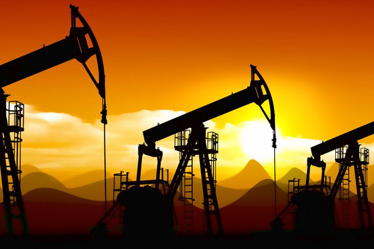 Giá xăng dầu hôm nay 22/3: Dầu Brent bất ngờ tăng hơn 7%