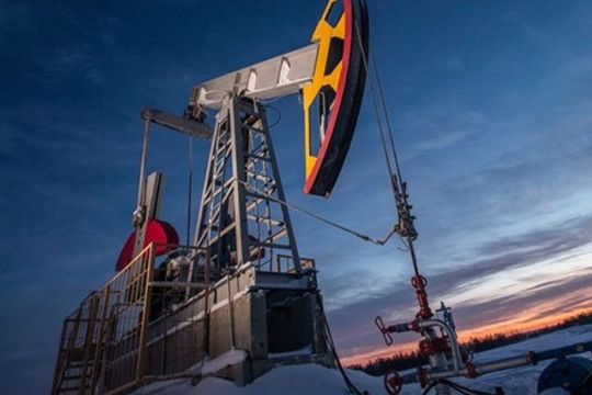 Giá xăng dầu hôm nay 24/3: Dầu Brent bật tăng 5,3%