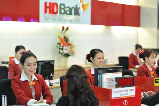 Hai "sếp lớn" HDBank đăng ký mua vào 1 triệu cổ phiếu HDB