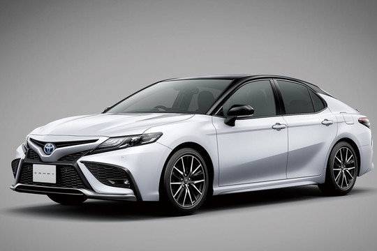 Toyota Camry bị đội giá phụ kiện