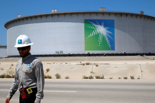 Saudi Aramco đồng loạt giảm giá bán dầu cho khách hàng châu Á
