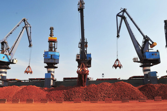 Indonesia lên kế hoạch áp đặt lệnh cấm xuất khẩu bauxite và thiếc