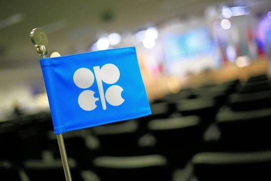 OPEC+ đồng ý giảm sản lượng dầu hơn 1 triệu thùng/ngày
