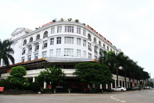 Khách sạn Đông Á  (DAH) báo lãi hậu kiểm toán 2021 giảm 12,6%