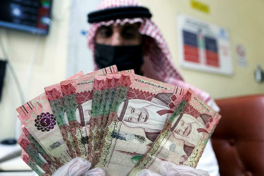 Arab Saudi bất ngờ tăng giá dầu thô đối với khách hàng châu Á